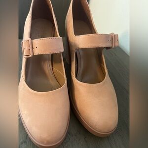 Naturalizer size 10 Elegant Tan Mary Jane Platform Heels